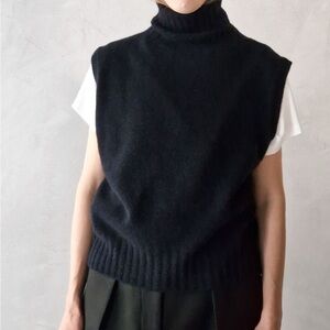 OAK + FORT Black Sleeveless Turtleneck Sweater Vest